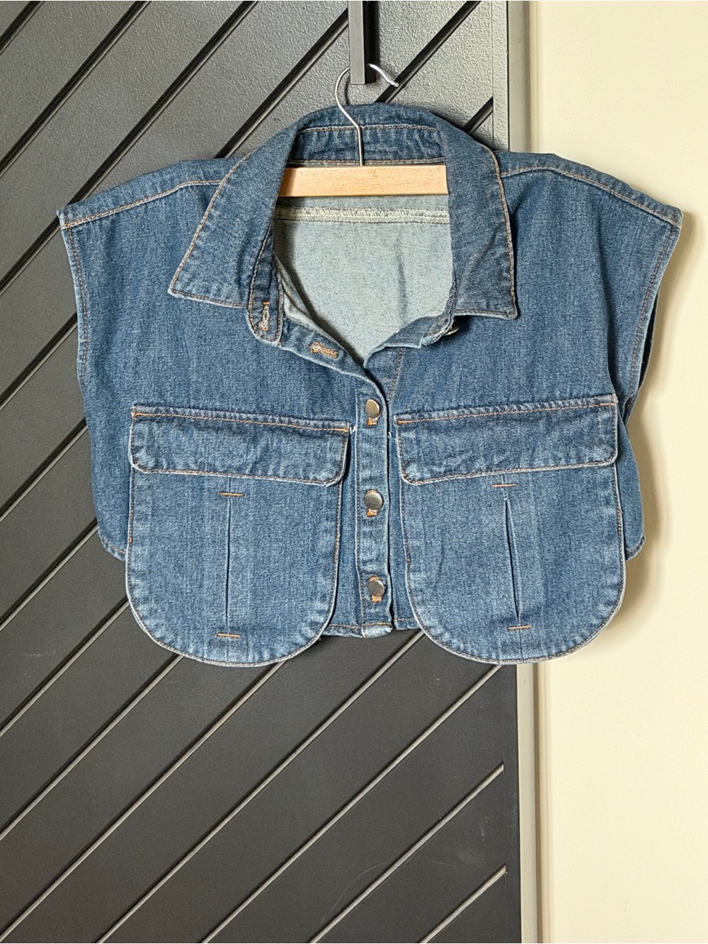 Commense denim cropped top/vest. Size XS. Excellent condition! - Picture 2 of 8